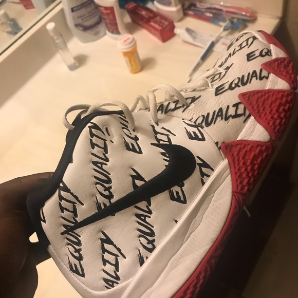 Kyrie BHM size 10.5